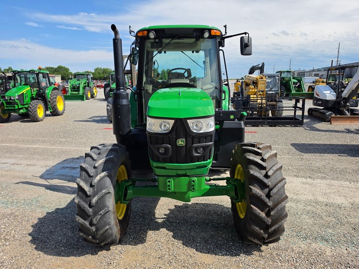 2019-john-deere-6110m-image-2
