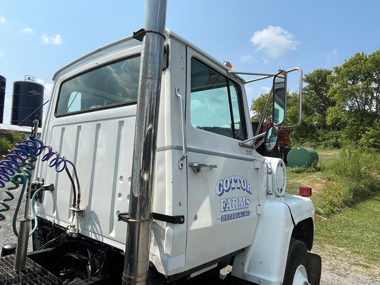 1990-ford-l8000-image-32