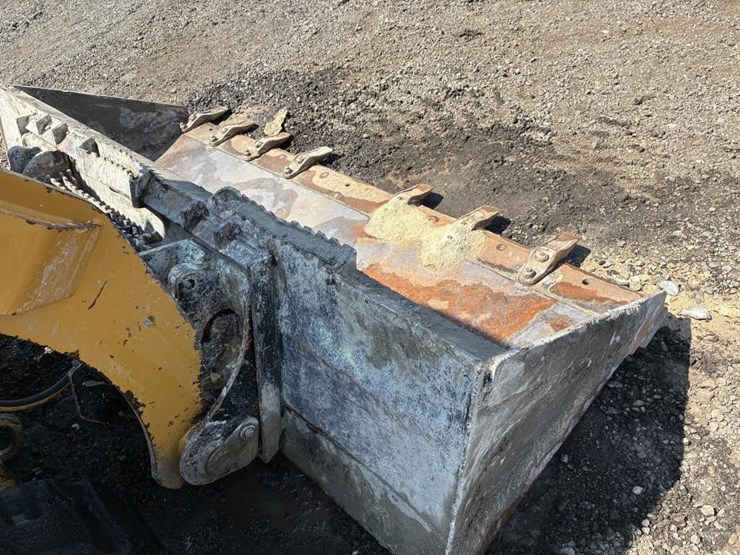 2023-caterpillar-259d3-image-9