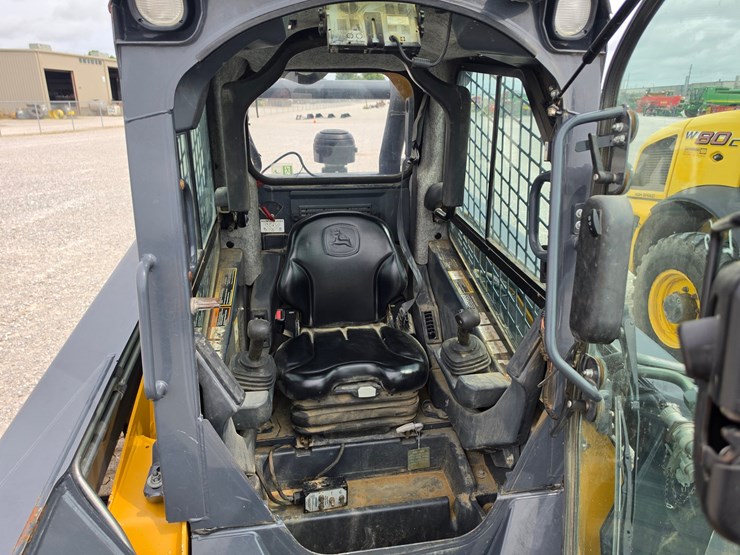 2014-deere-333e-image-7