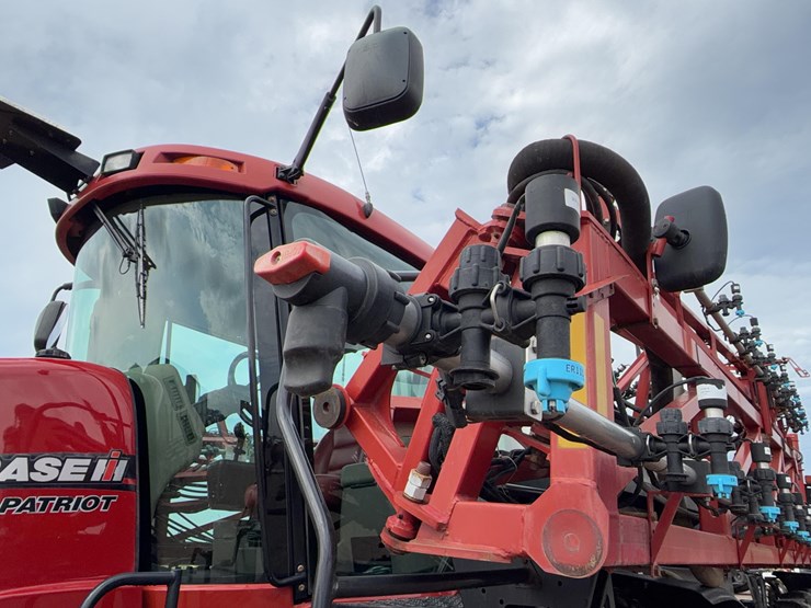 2009-case-ih-4420-self-propelled-sprayer-image-10