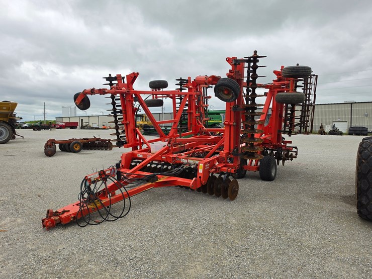 2015-kuhn-krause-8000-40-image-1
