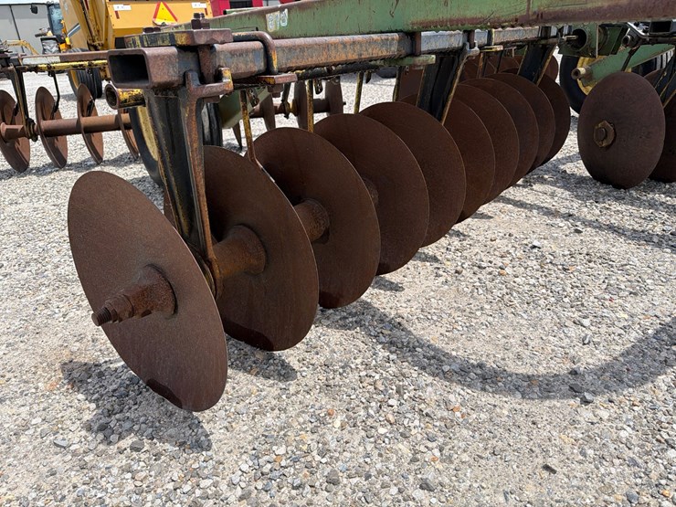 john-deere-210-image-3