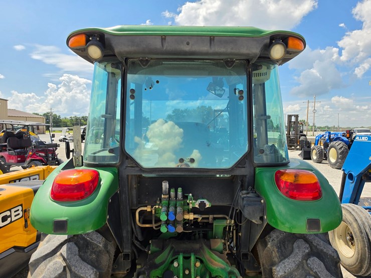 2016-john-deere-5085m-image-13
