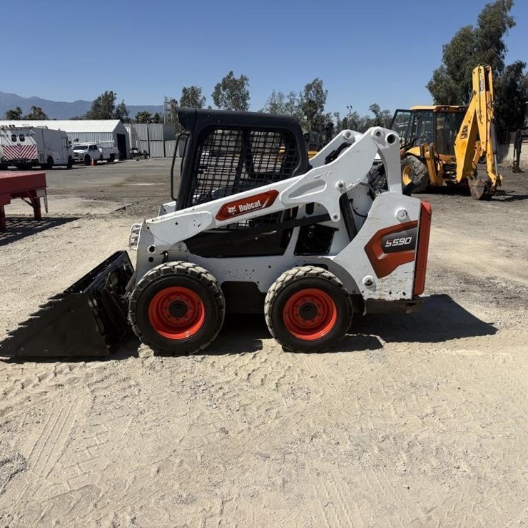 2022 BOBCAT S590