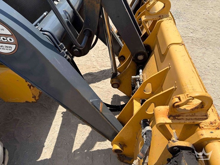 2020-deere-310l-image-23