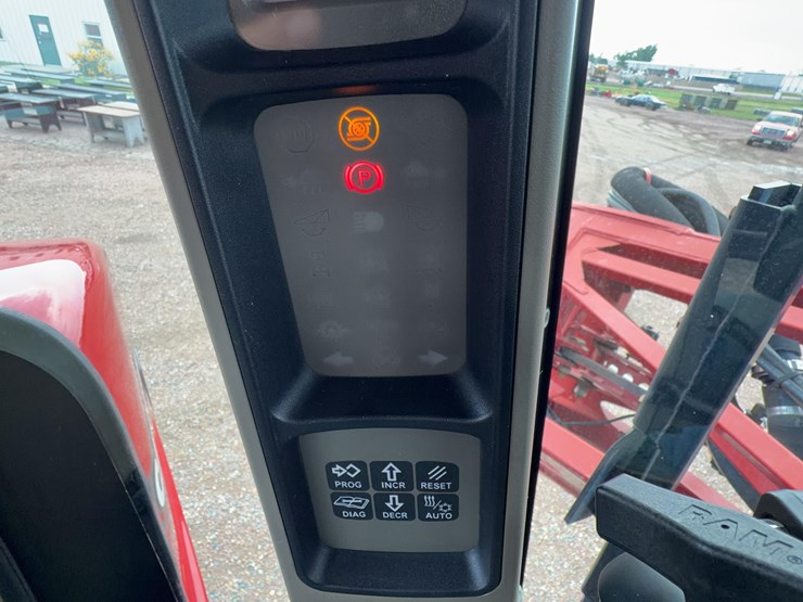 2009-case-ih-4420-self-propelled-sprayer-image-65