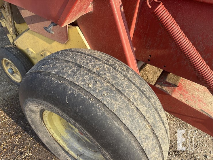 new-holland-660-image-3
