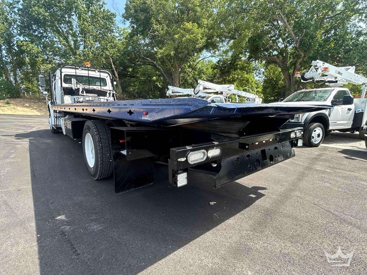 2018-freightliner-m2-106-image-49