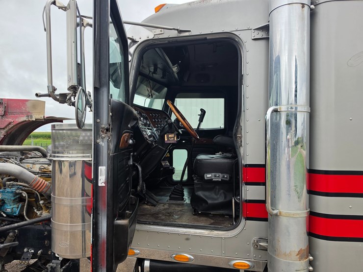 2006-peterbilt-379-image-99