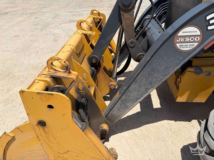 2020-deere-310l-image-24