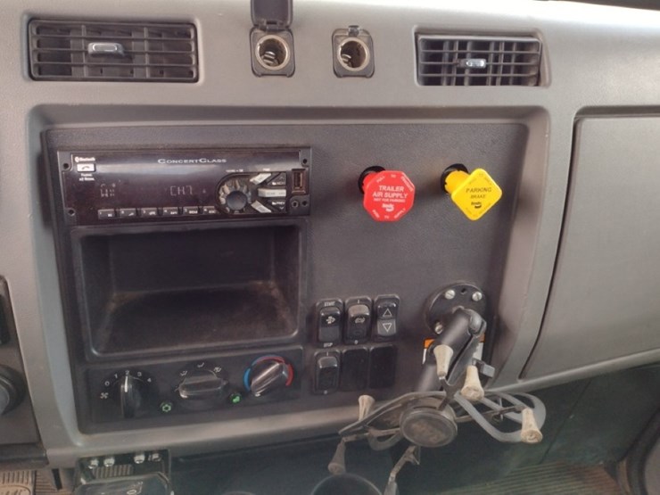 peterbilt-337-image-11