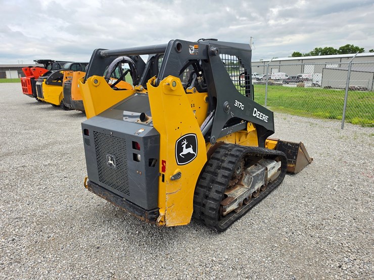 2022-deere-317g-image-18