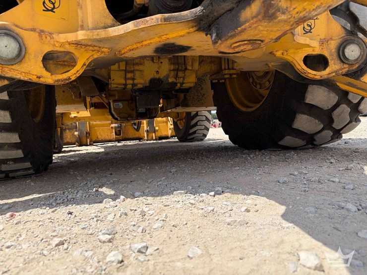2020-deere-310l-image-34