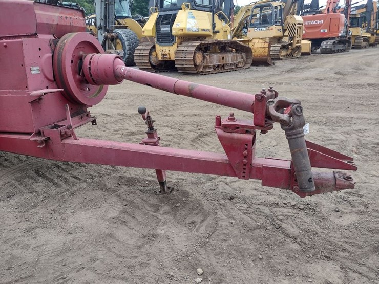 new-holland-320-image-11