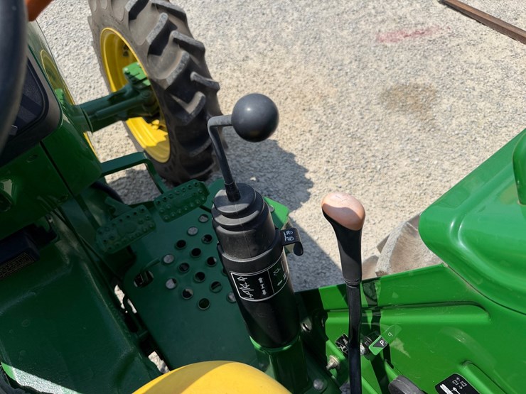 2011-john-deere-5065e-image-18