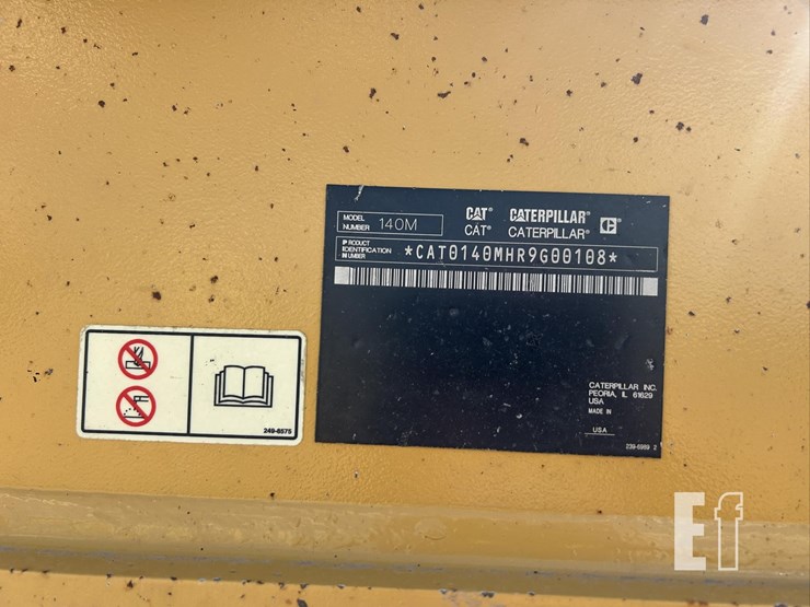 2011-caterpillar-140m2-awd-image-12