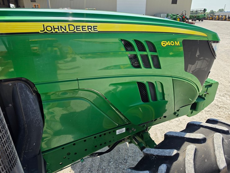 2014-john-deere-6140m-image-17