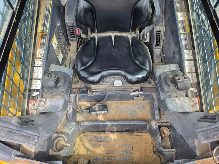 2014-deere-333e-image-9
