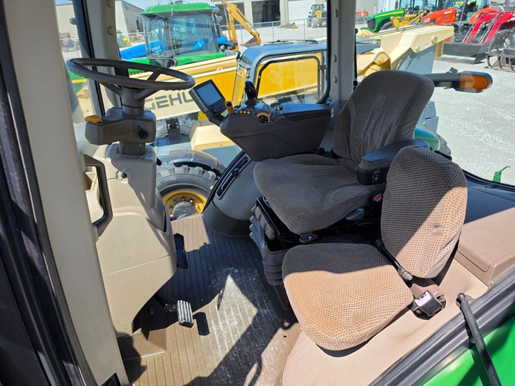2014-john-deere-7210r-image-10