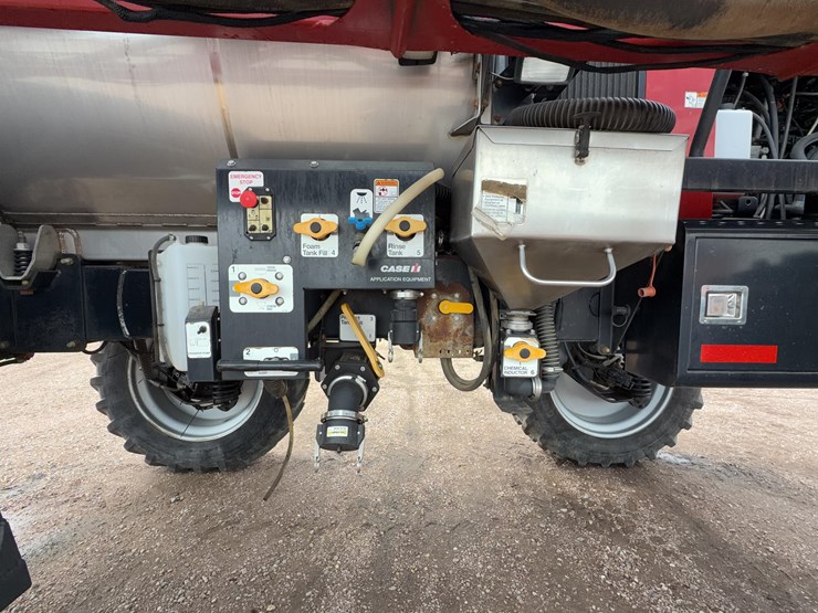 2009-case-ih-4420-self-propelled-sprayer-image-16