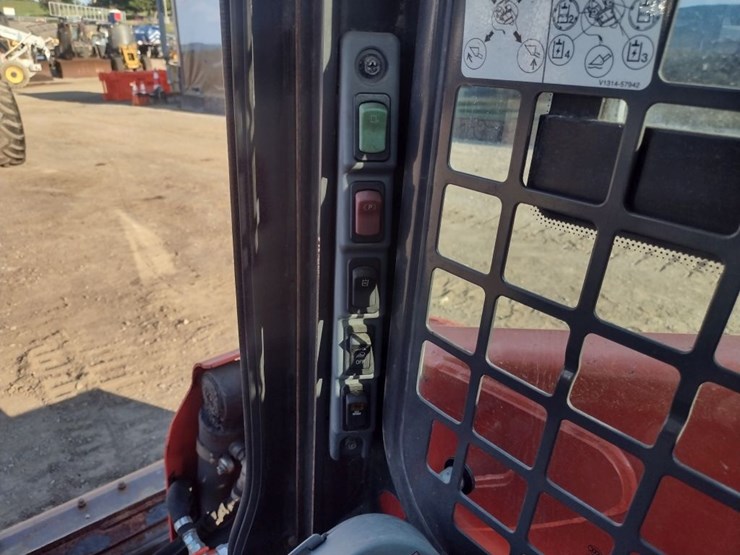 kubota-ssv75-image-8