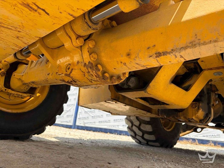 2020-deere-310l-image-35