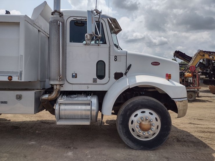 peterbilt-330-image-29