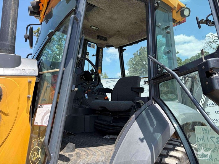 2020-deere-310l-image-7