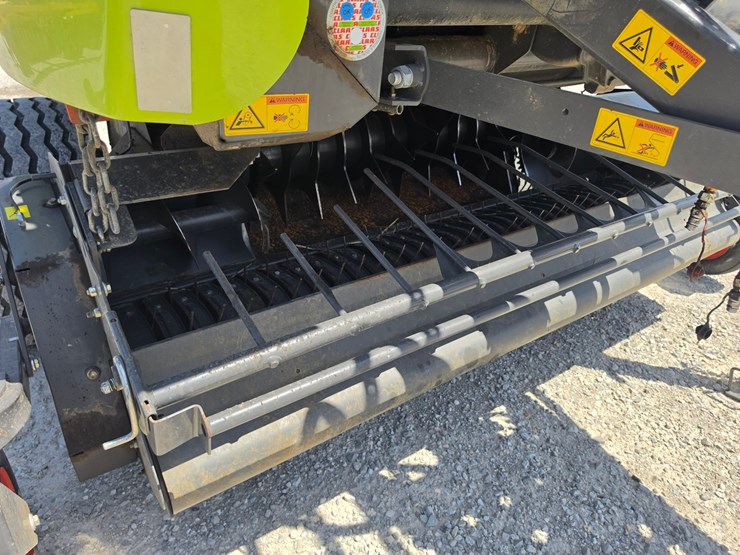 2018-claas-variant-460rf-image-9