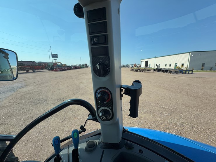 new-holland-t4.75-image-40