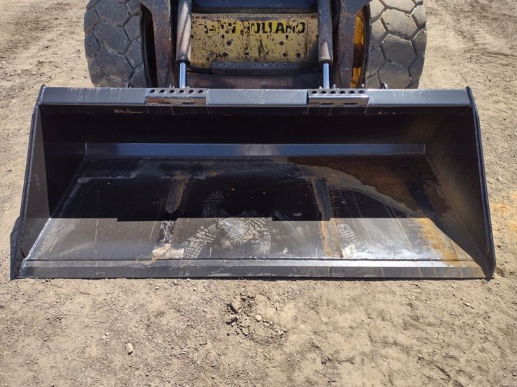 new-holland-l175-image-16