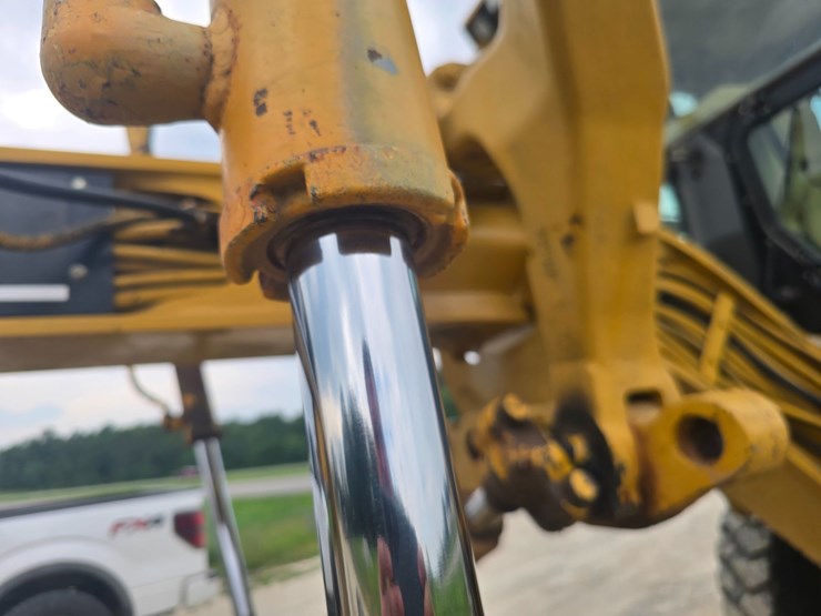 2007-caterpillar-12h-image-40