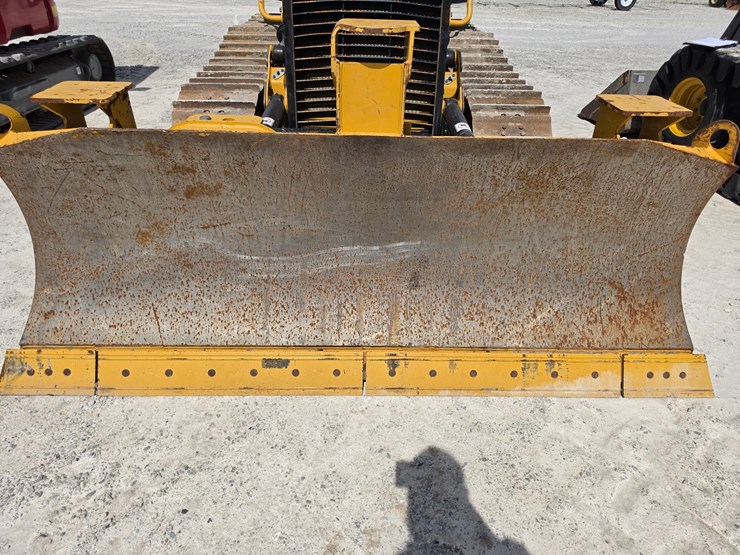2021-caterpillar-d1-image-3