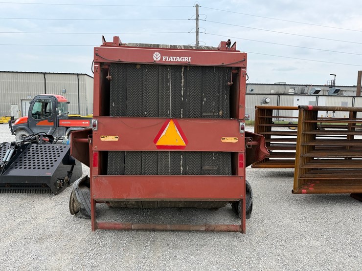 hesston-560-image-6