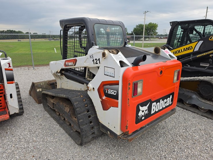 2022-bobcat-t550-image-40