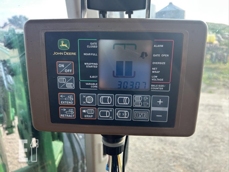 2010-john-deere-568-image-45