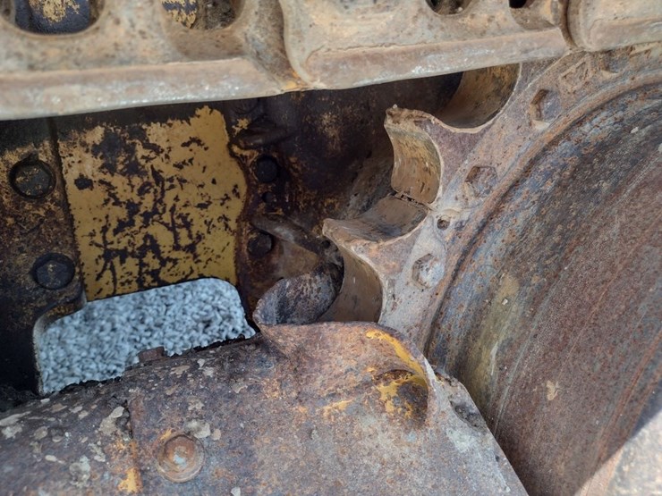 caterpillar-d4c-image-16