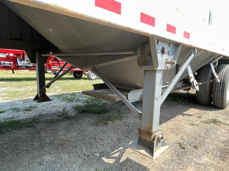#1260-•-2013-jet-co-tandem-axle-26'-grain-trailer-(has-wi-title)-image-9