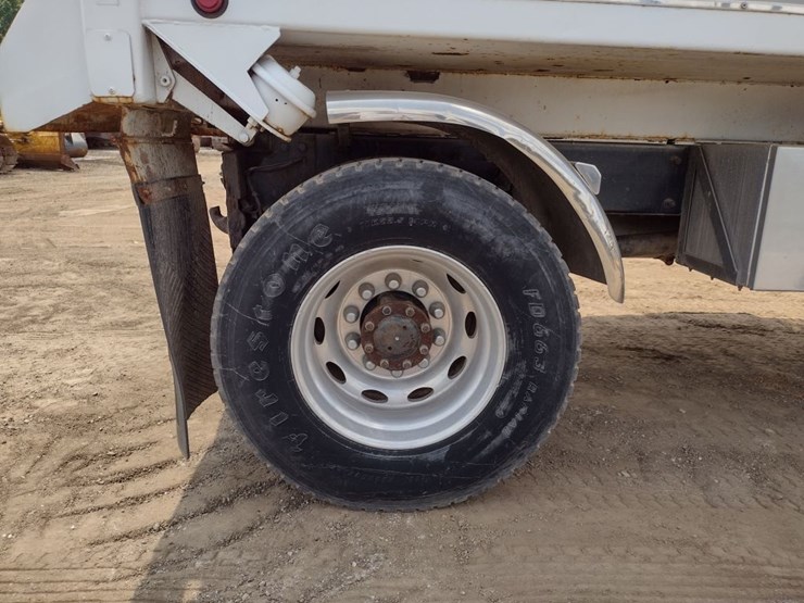 peterbilt-330-image-27