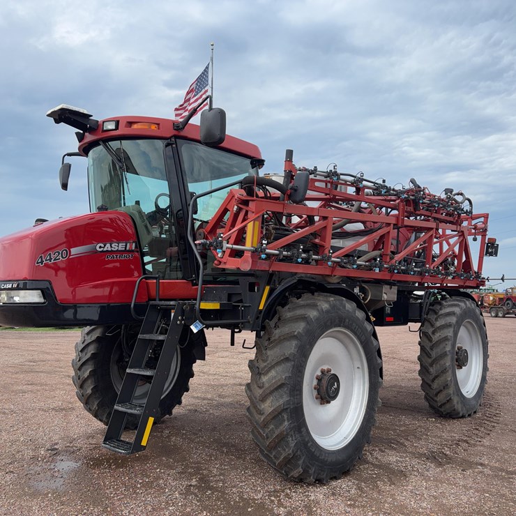 2009 Case IH 4420 Self-Propelled Sprayer