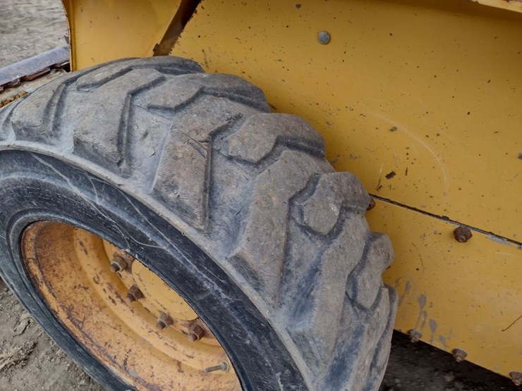 john-deere-317-image-11