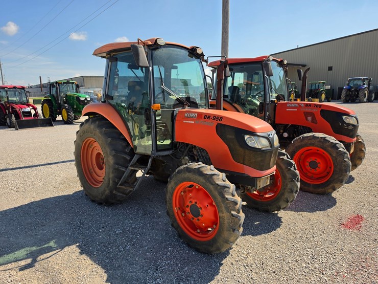 2016-kubota-m7060-image-39