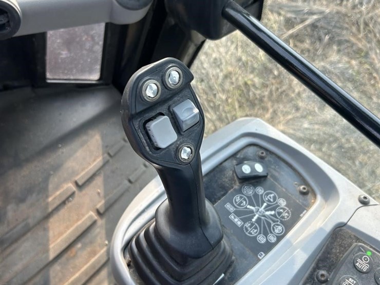 2015-caterpillar-910k-image-60