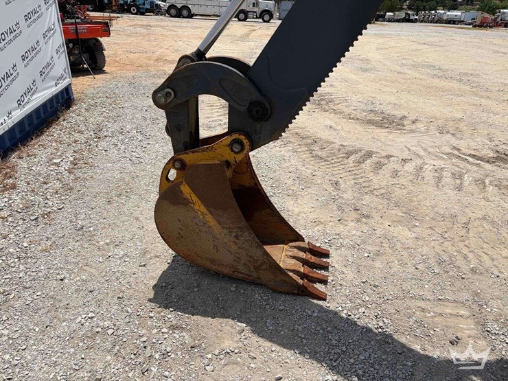 2020-deere-310l-image-31