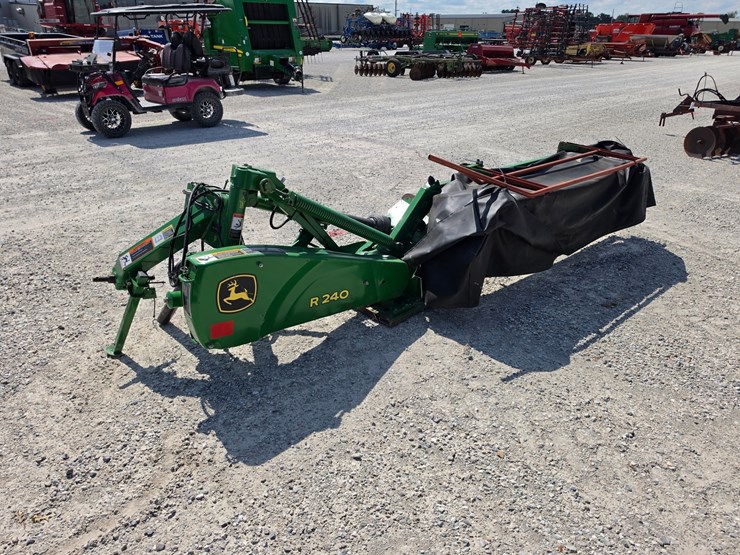 2020-john-deere-r240-image-4