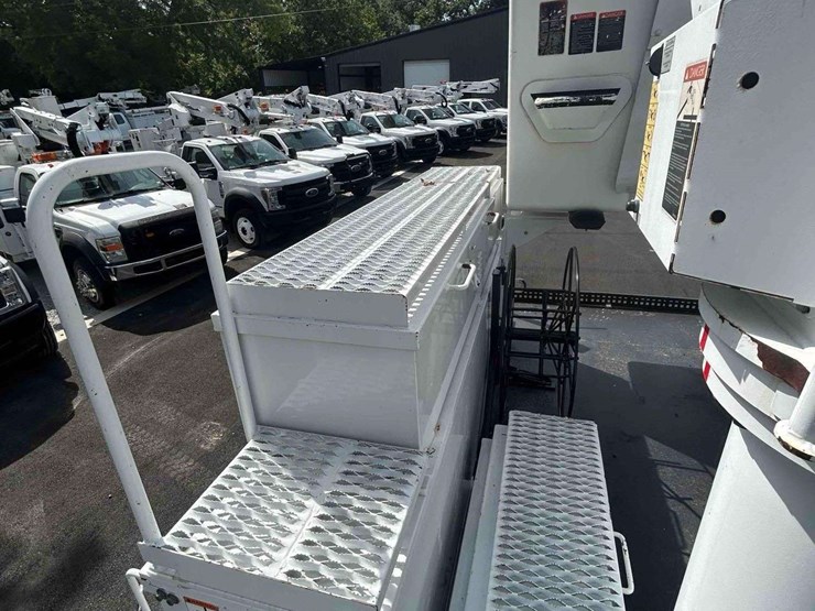 2019-freightliner-m2-106-image-65