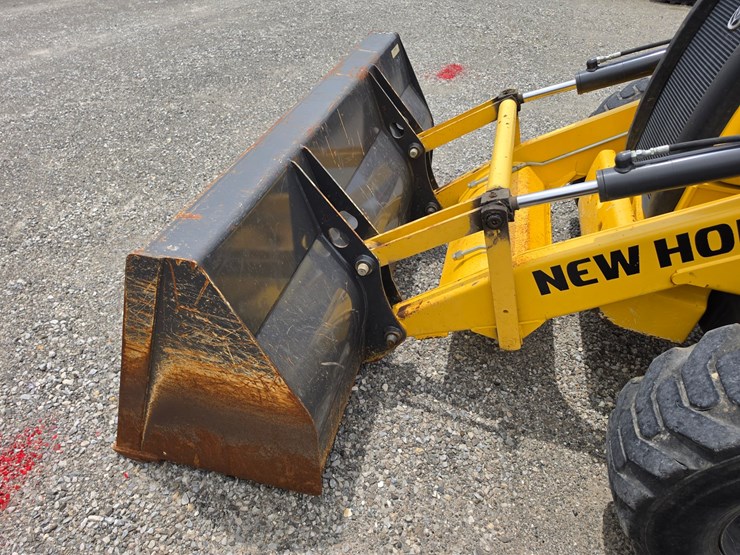2022-new-holland-b95c-image-25