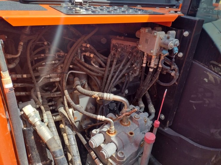 hitachi-zx160-lc-6n-image-38