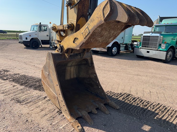 2015-caterpillar-326fl-image-5
